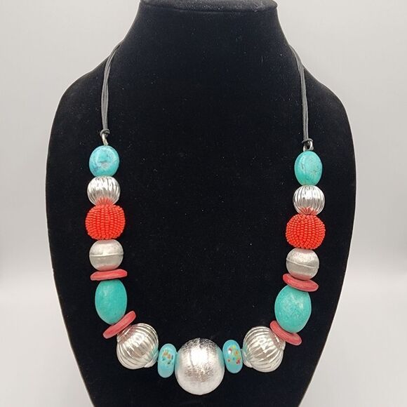 Jewelry - Chunky beaded necklace
